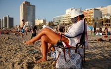 Israel buộc đeo khẩu trang trở lại dù có tỷ lệ tiêm vắc xin hàng đầu