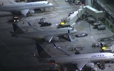 Nghi phạm không tặc nhảy khỏi máy bay đang lăn bánh