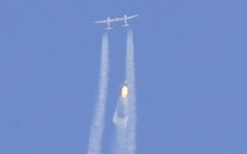 Tỉ phú Branson hoàn tất chuyến du hành không gian đầu tiên