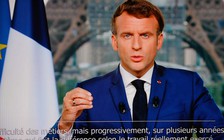 Tổng thống Macron ra tay, dân Pháp đổ xô đăng ký tiêm vắc xin Covid-19