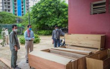 Thêm nhiều bệnh nhân Covid-19 tử vong, Campuchia đặt mua hơn 3.000 quan tài từ Thái Lan