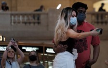 Mỹ khuyến cáo đeo khẩu trang trở lại do dịch Covid-19 lây lan nhanh