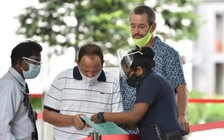 Không đeo khẩu trang, một người Anh bị Singapore giam, trục xuất