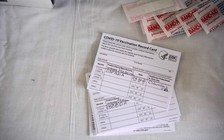 Mỹ phát hiện nhiều giấy chứng nhận tiêm chủng giả gửi từ Trung Quốc