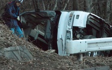 Xe buýt chở du khách lật ở Nhật, 14 người chết