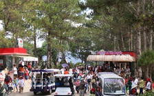 Quá tải, nhiều du khách phải tìm nhà nghỉ cách Đà Lạt 30km