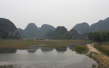 Ngăn đập, xây làng thổ dân để quay 'Kong: Skull Island' ở Ninh Bình