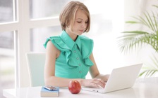 Những thói quen gây đau cổ