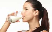 Cơm, trái cây, sữa… nên ăn uống vào giờ nào tốt nhất?