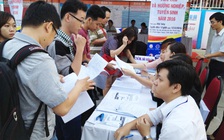 Né khủng hoảng thừa cử nhân