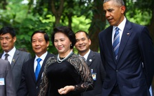 Tổng thống Obama thăm nhà sàn Bác Hồ