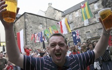 EURO 2016: Cấm bia rượu để chống hooligan