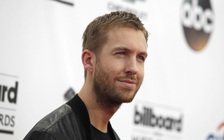 Calvin Harris phản ứng thế nào sau khi Taylor Swift ôm hôn tình mới?