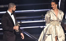 Drake Gushes thừa nhận yêu Rihanna từ 7 năm trước