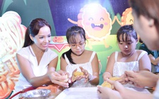 Thúy Hạnh, Minh Khang dạy con gái làm bánh trung thu