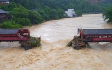 Siêu bão tấn công Trung Quốc, 14 người chết