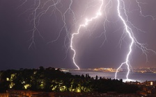 Khám phá bí ẩn các tia chớp