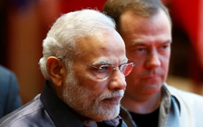 Việc riêng cản trở chuyện chung