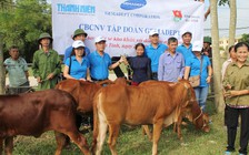 Mang đến vùng lũ miền Trung những phần quà thiết thực