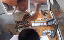 Cán bộ kiểm lâm hành hung nhân viên thu phí BOT