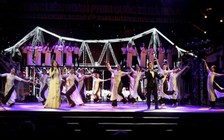 Mô hình cầu Long Biên được đưa lên sân khấu LHP quốc tế Hà Nội