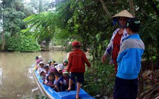 'Bà Bảy vỏ lãi' ngày ngày chở học sinh đi học miễn phí