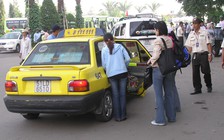 Taxi truyền thống kiến nghị được đóng thuế tương đồng với Uber và Grab