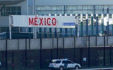 Ông Trump ký 2 sắc lệnh xây tường biên giới và siết chặt nhập cư