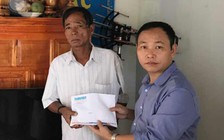 Trao tiền giúp 2 trẻ hoàn cảnh thương tâm