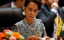 Năm đầu gian khó của bà Aung San Suu Kyi