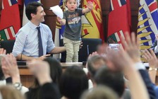 Thủ tướng Canada gây sốt khi đưa con trai 3 tuổi tới phòng họp