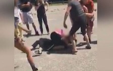 Giúp con đánh bạn học, mẹ bị buộc tội bạo hành