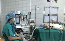 Trắng đêm trong phòng mổ