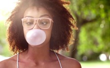 Nuốt kẹo cao su có sao không?