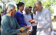 Chút ấm lòng sau cơn bão dữ