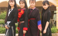 Rực rỡ màu áo học sinh dân tộc
