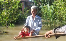 Nửa đêm, nhà dân chìm trong biển nước vì triều cường làm vỡ đê bao