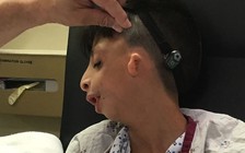 Cậu bé không có tai sắp nghe được nhờ 'món quà ý nghĩa'