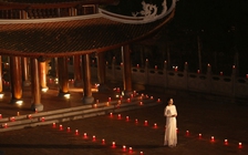 'Sao mai' Thu Hằng xin phép trụ trì quay MV tại chùa Hương