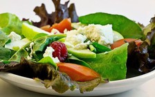 Ăn nhiều rau giúp bảo vệ mạch máu ở phụ nữ lớn tuổi