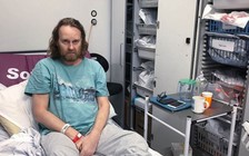 Thiếu giường, bệnh nhân ung thư sau phẫu thuật phải nằm trong phòng để vật dụng