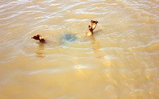 Tắm sông, 2 học sinh chết đuối