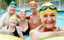 6 cách bảo vệ người cao tuổi dưới cái nóng mùa hè