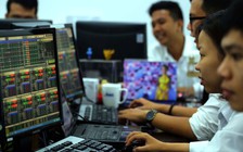 Cổ phiếu tiếp tục bị bán tháo, vốn hóa sàn TP.HCM giảm hơn 98.000 tỉ đồng