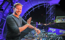 DJ Ferry Corsten biểu diễn ở phố đi bộ Nguyễn Huệ