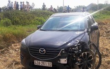 Tông xe máy bẹp dúm, ô tô lao xuống ruộng