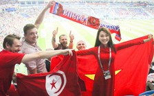 Ngọc Nữ diện áo dài, di chuyển 21 tiếng để cổ vũ tuyển Anh