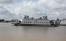 Một phụ nữ nhảy phà Đình Khao mất tích trong đêm mưa