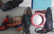 Lượm ve chai kiêm đạo chích