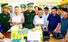 Bắt 2 nghi phạm vận chuyển 32 kg ma túy đá và 10 bánh heroin